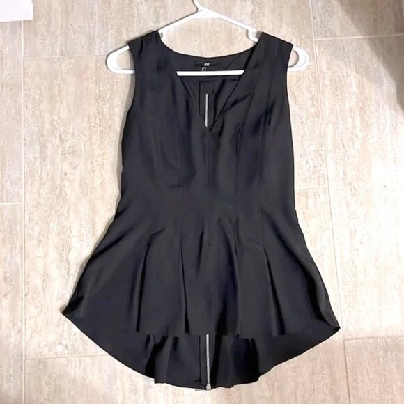 ✨ 5/$25 ✨ H&M ♡ Black Peplum High Low Tank Top w Zipper Back - Picture 2 of 8
